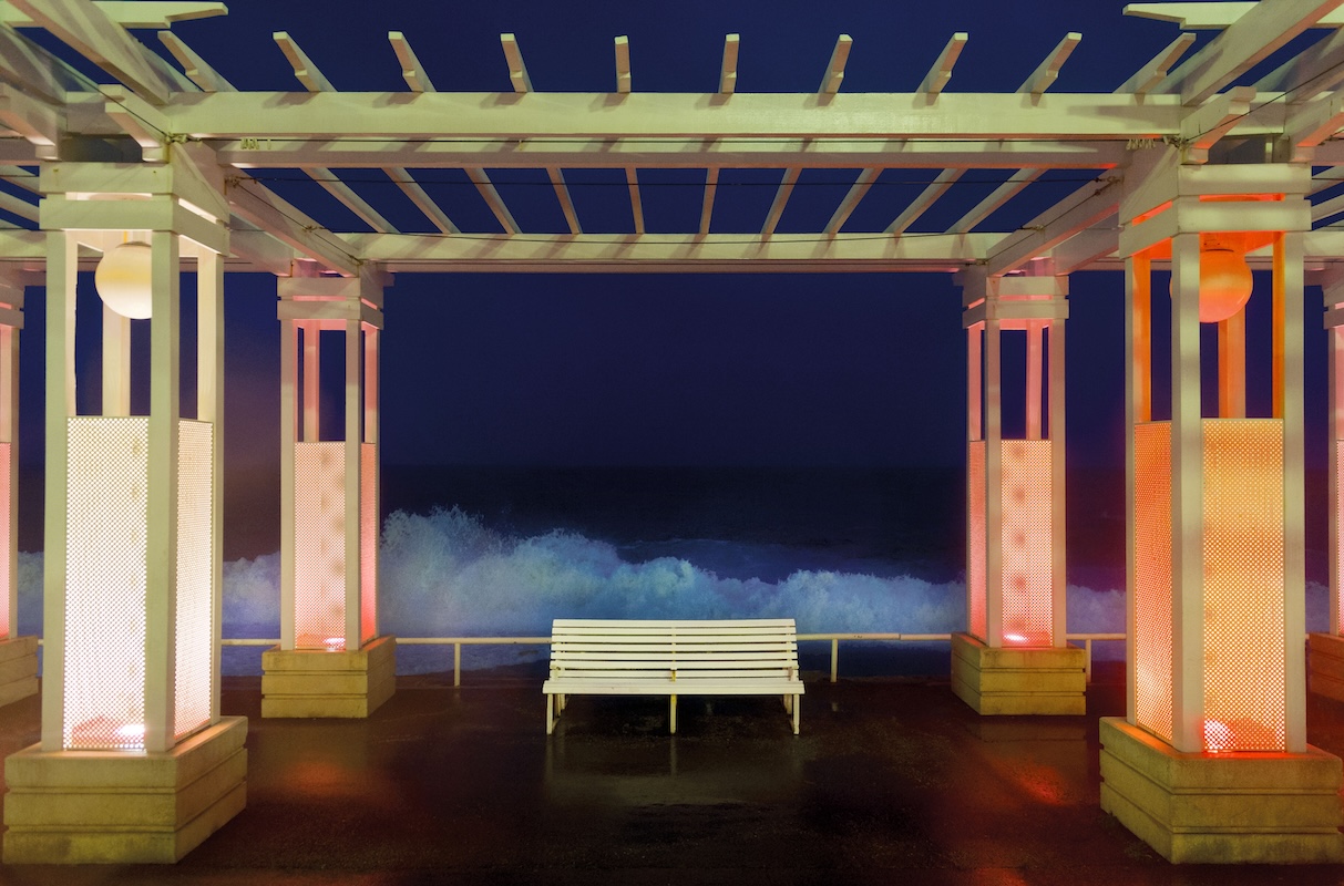 Vague_N4 La Promenade est déserte, La Vague généreuse recolore ce dernier instant de réveillon.